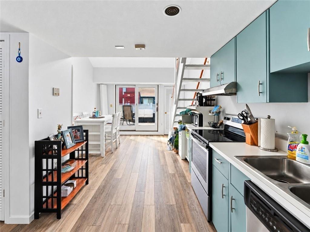 122 Swinburne Row ##2 - Photo 5 of 29