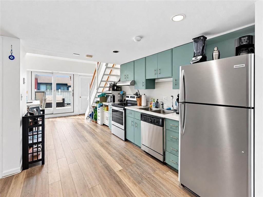 122 Swinburne Row ##2 - Photo 7 of 29