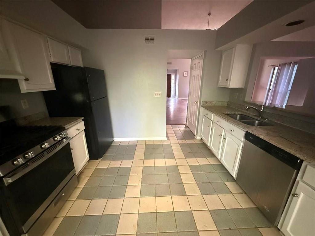 1211 Sweet Woods Dr - Photo 3 of 10