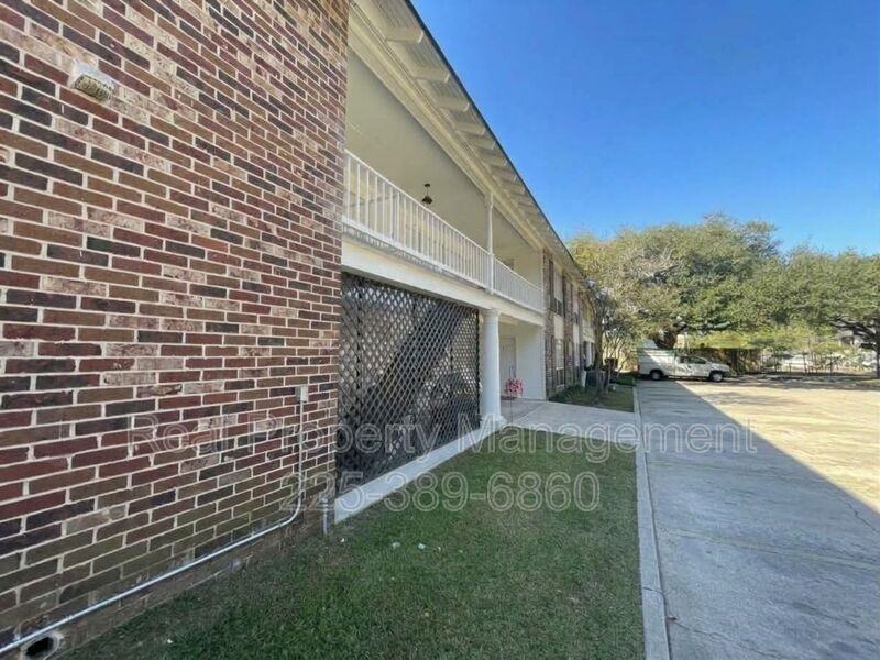 10428 Jefferson Hwy #F - Photo 2 of 13