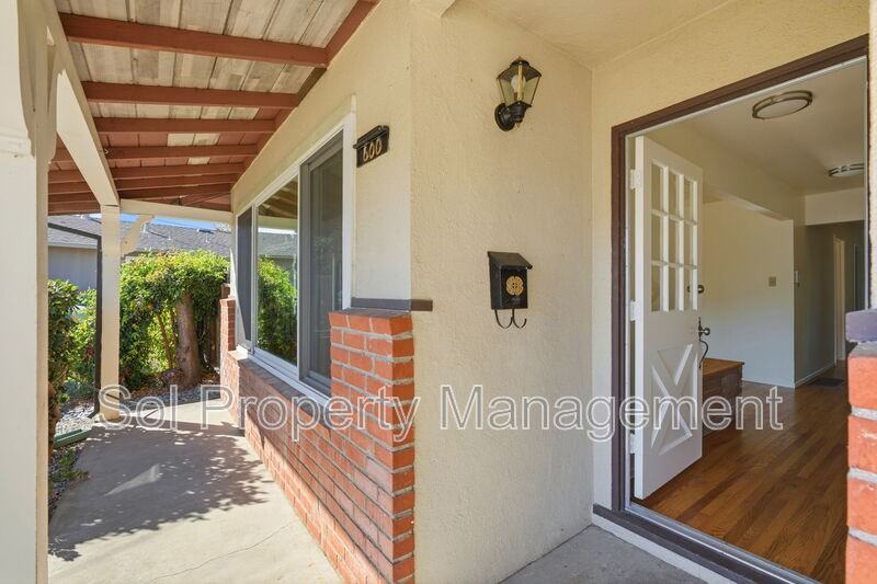 600 Tarragon Dr - Photo 3 of 36