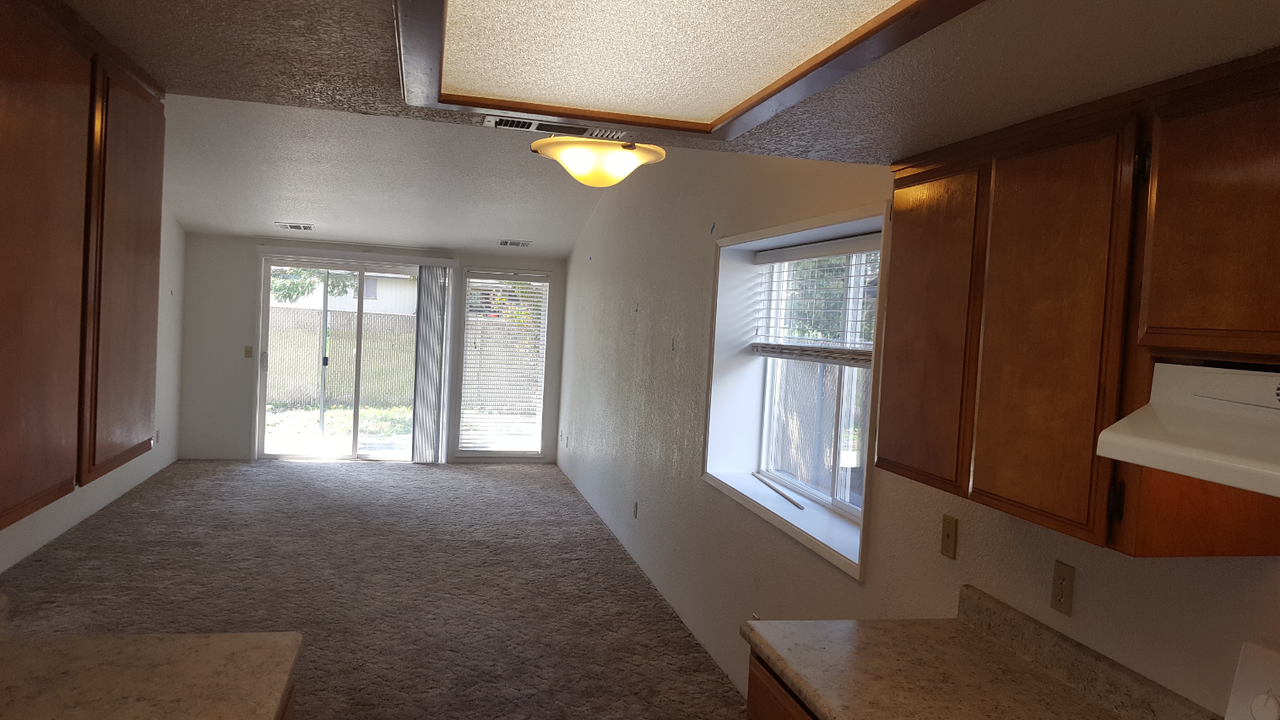 1376 Kokanee Ln - Photo 2 of 3