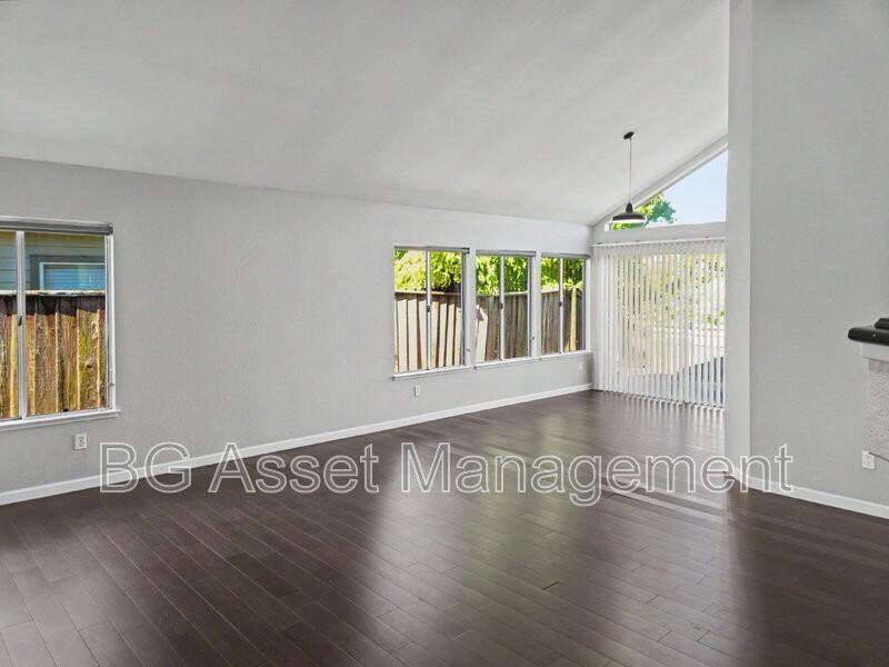 3351 Parkgate Ct - Photo 3 of 39