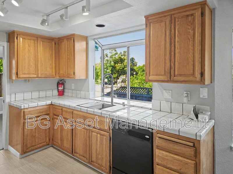 3351 Parkgate Ct - Photo 7 of 39