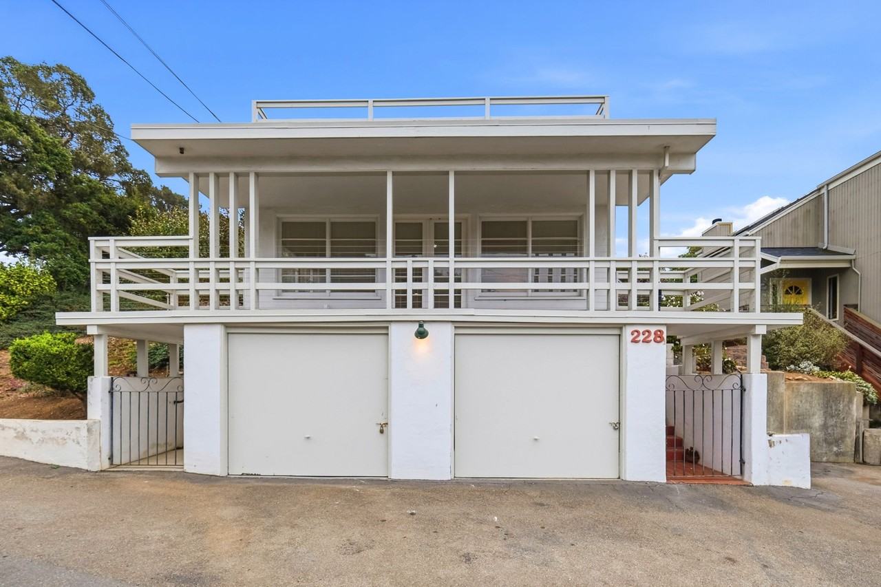 228 Altivo Ave #B - Photo 2 of 33