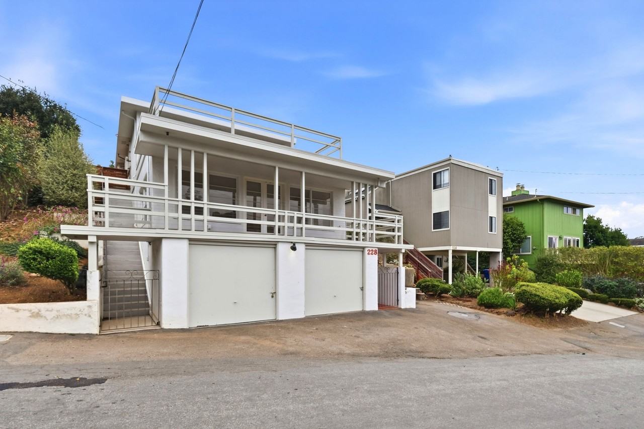 228 Altivo Ave #B - Photo 3 of 33