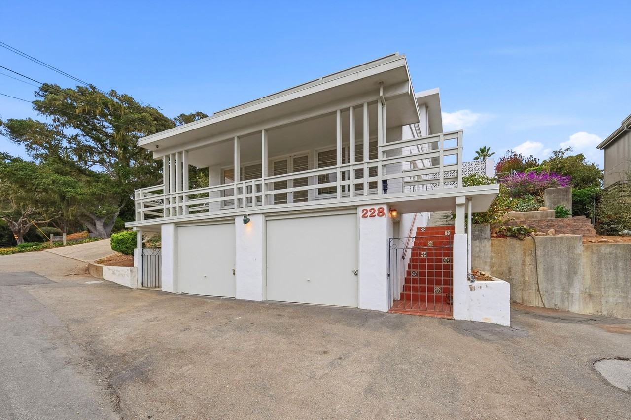 228 Altivo Ave #B - Photo 4 of 33