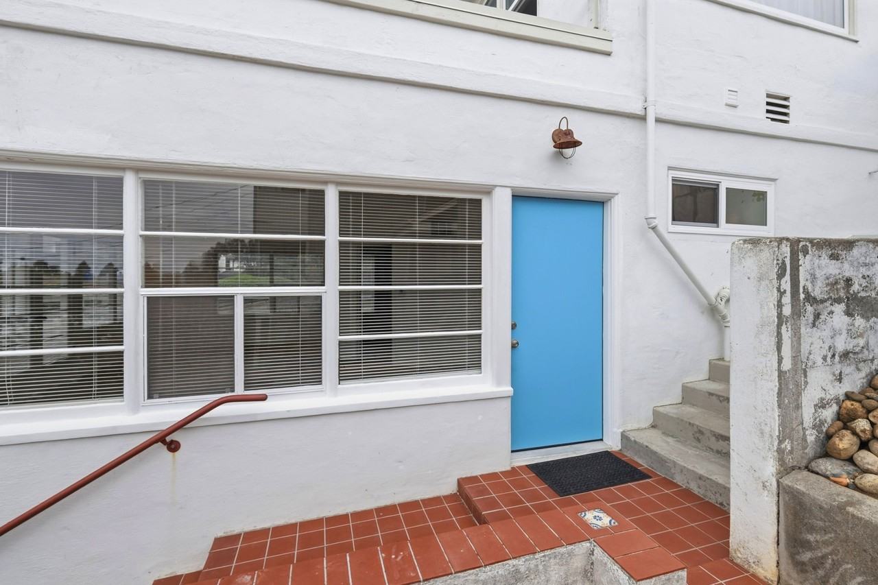 228 Altivo Ave #B - Photo 5 of 33