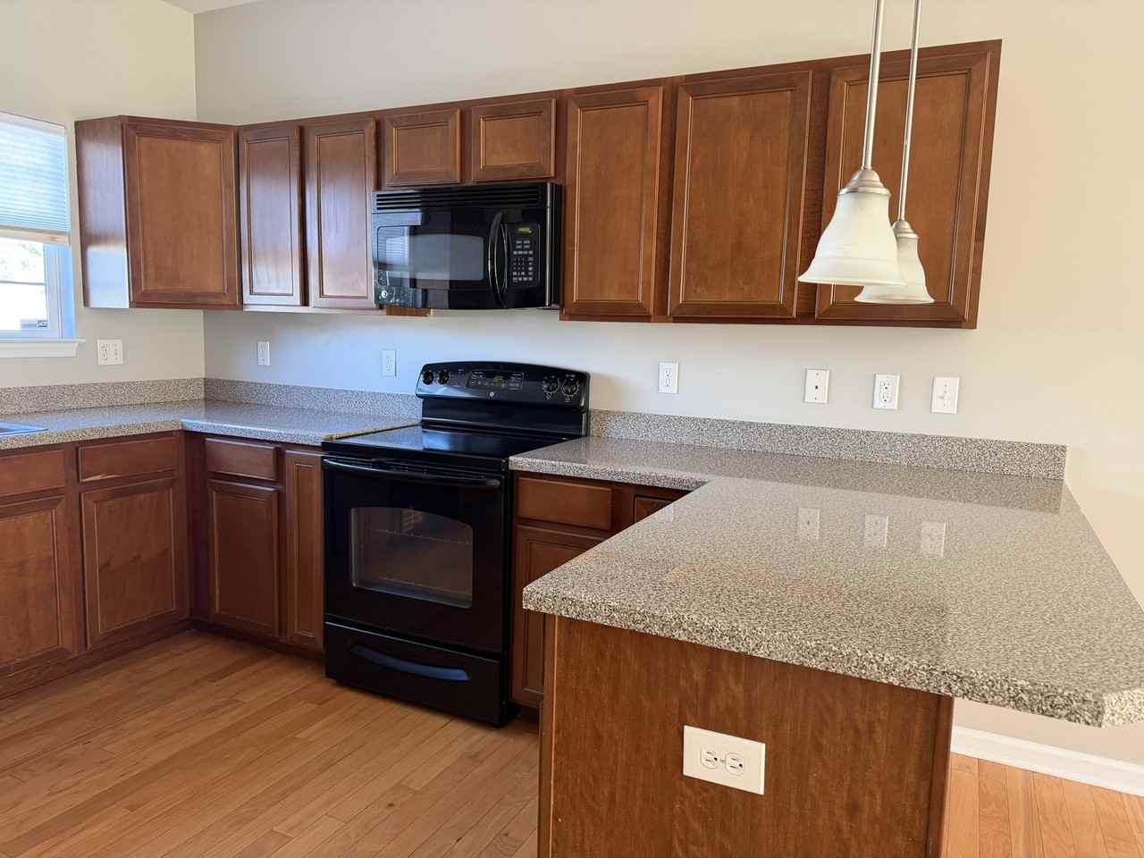 1140 Fairview Ln - Photo 3 of 17