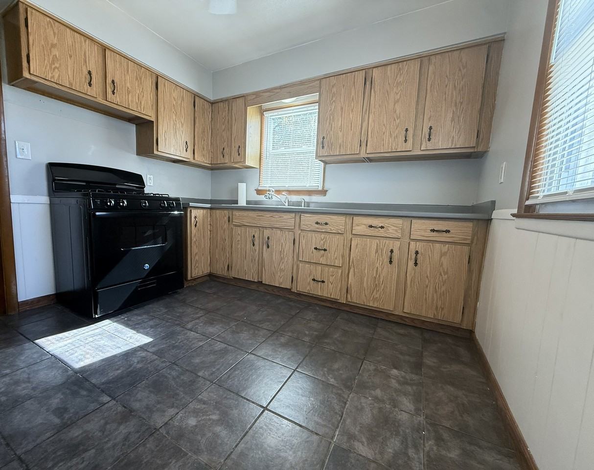 21300 Wilmore Ave - Photo 5 of 18