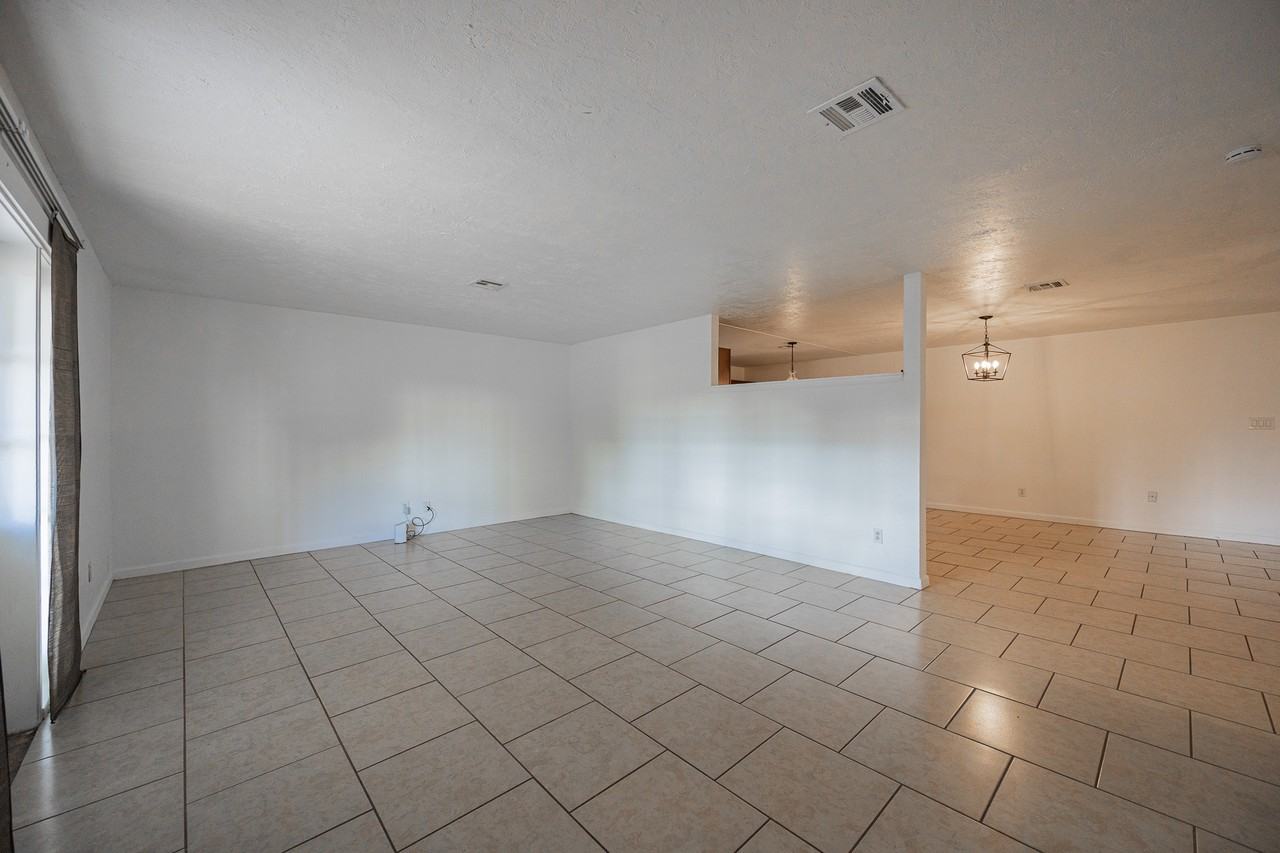 3015 N 43rd Ln - Photo 5 of 28