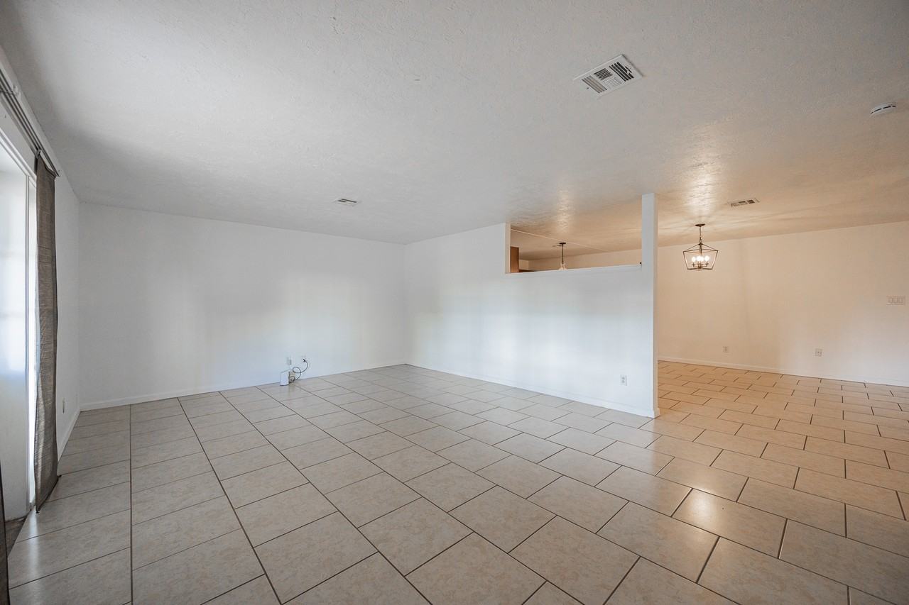 3015 N 43rd Ln - Photo 6 of 28