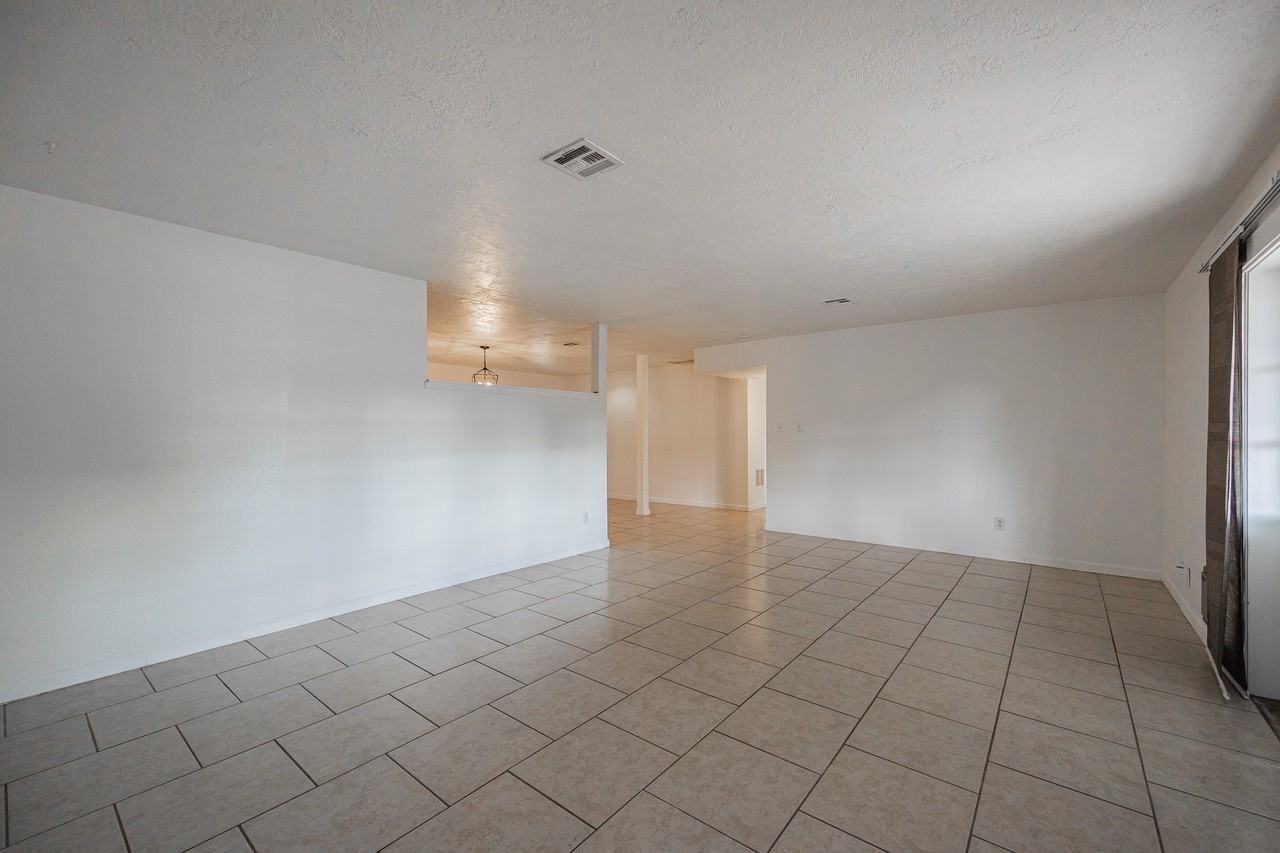 3015 N 43rd Ln - Photo 7 of 28