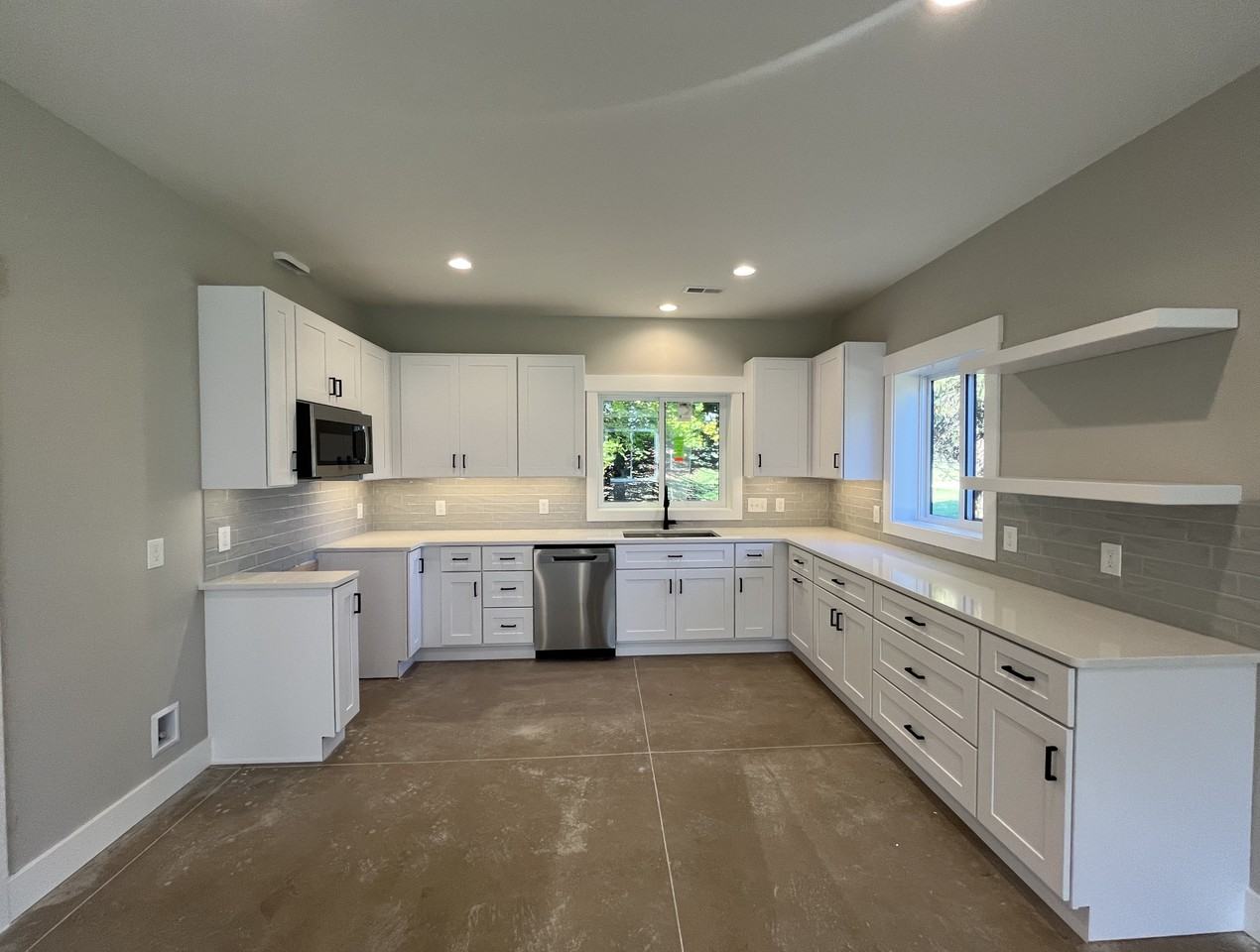 291 Sunset Dr - Photo 3 of 18