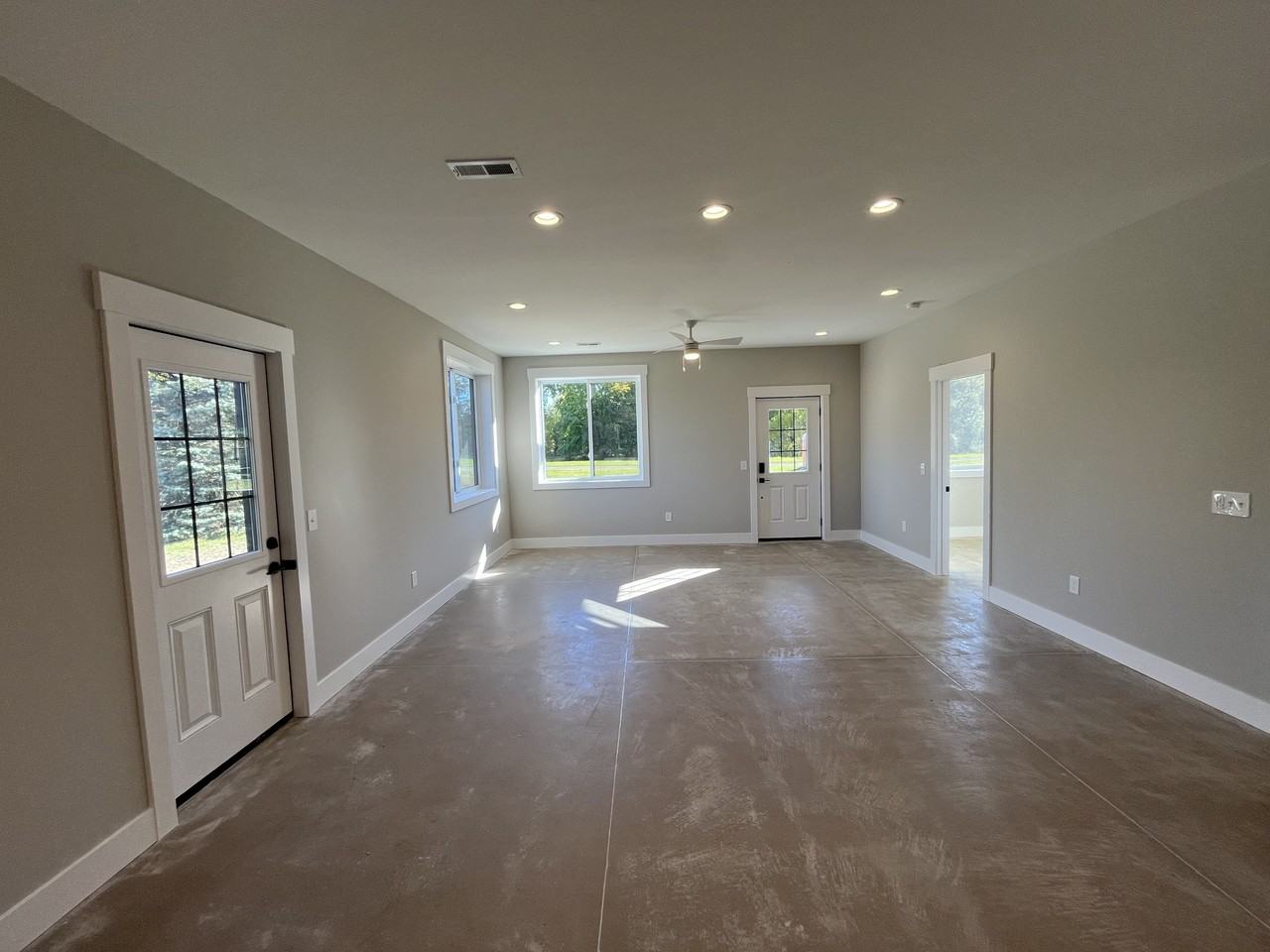 291 Sunset Dr - Photo 4 of 18