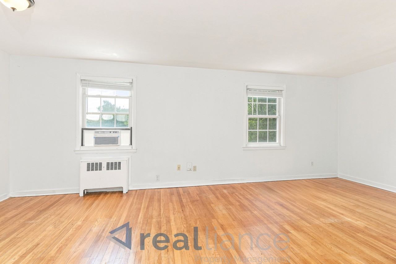 2221 Washington Ave #202 - Photo 3 of 16