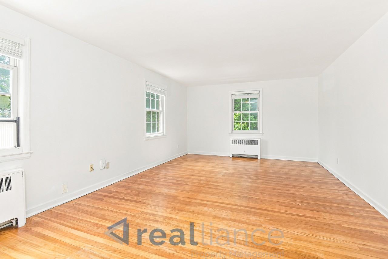 2221 Washington Ave #202 - Photo 4 of 16
