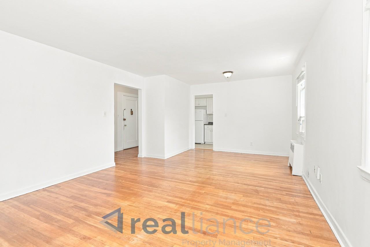 2221 Washington Ave #202 - Photo 5 of 16