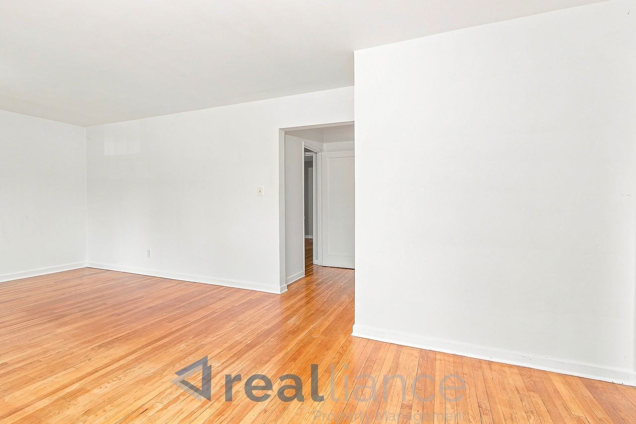 2221 Washington Ave #202 - Photo 6 of 16