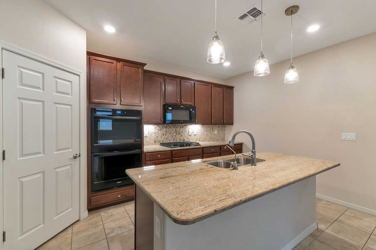 8708 N Rome Ct - Photo 5 of 17