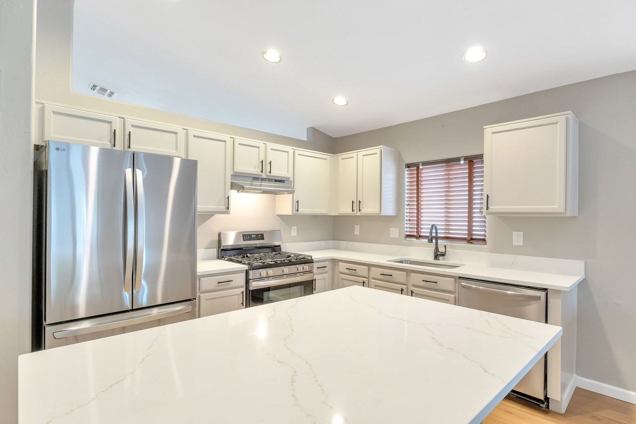 113 W Alyssa Canyon Pl - Photo 2 of 15