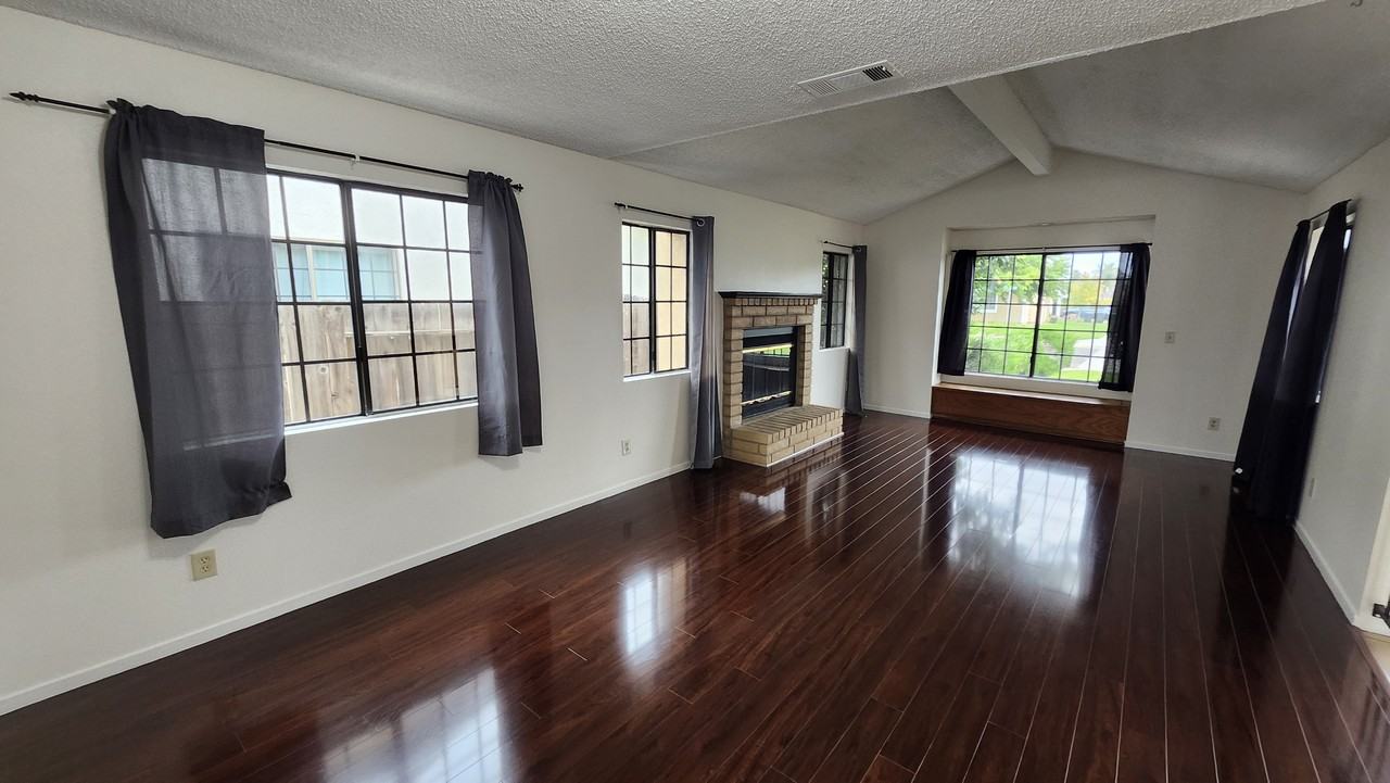 524 Crosby Dr - Photo 2 of 21