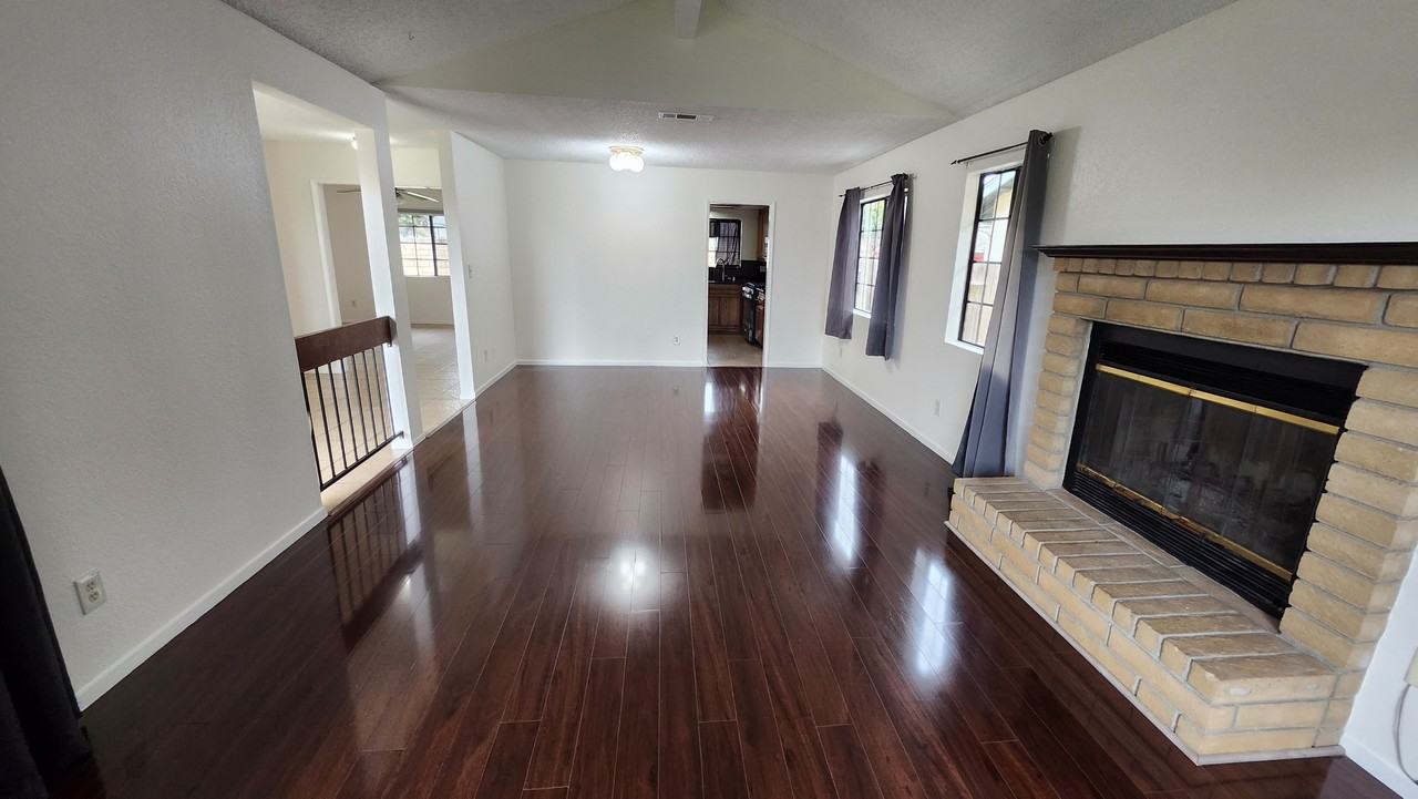 524 Crosby Dr - Photo 3 of 21