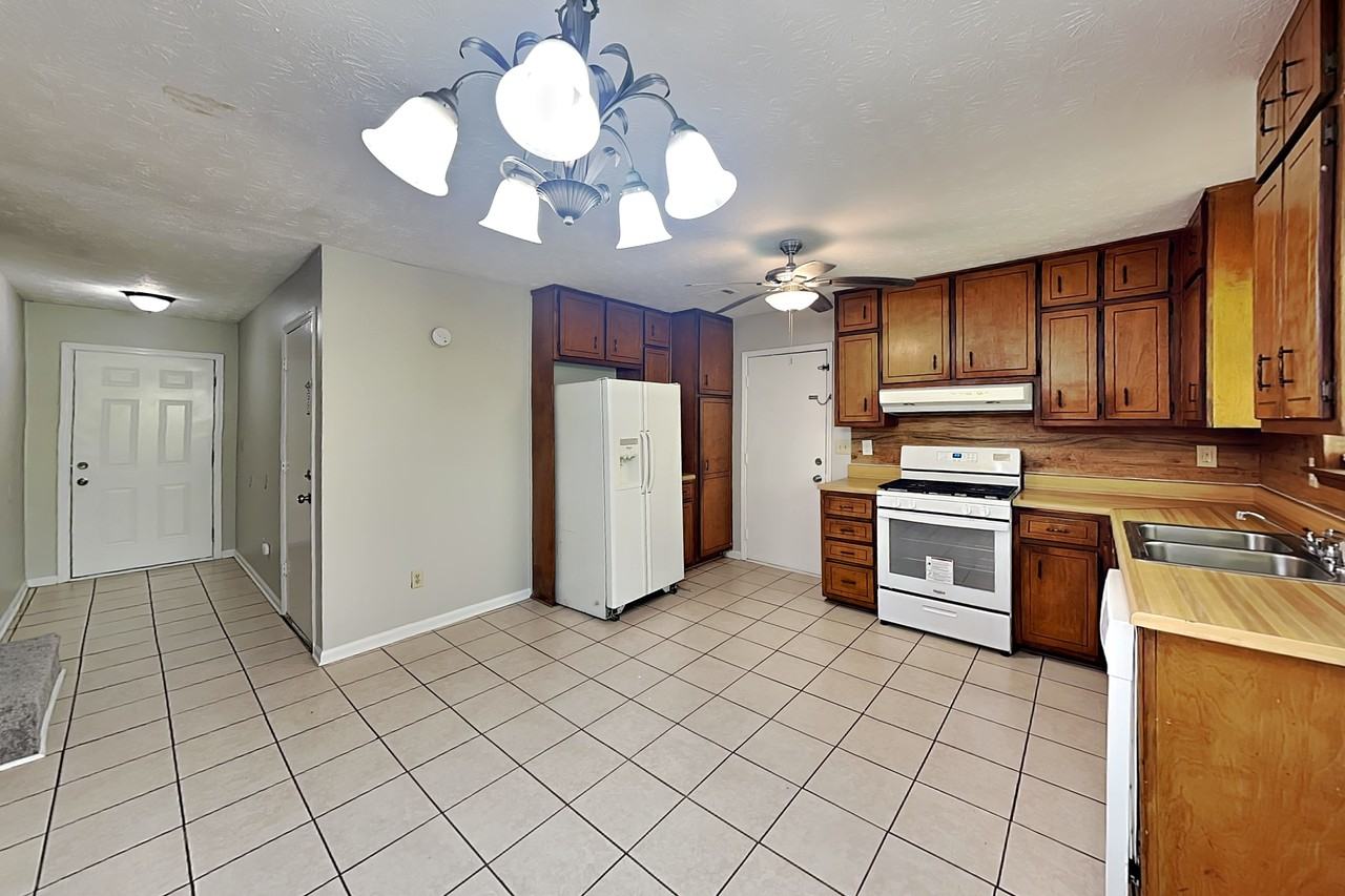 6690 Judy Ln - Photo 5 of 17