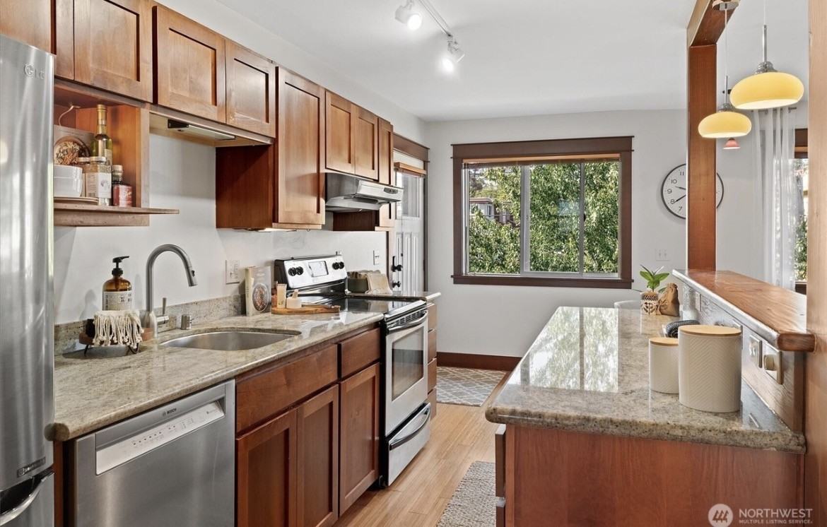 461 N 45th St #6 - Photo 3 of 18