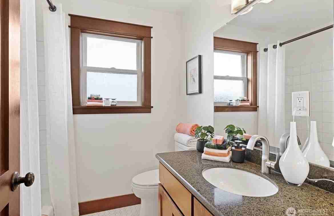 461 N 45th St #6 - Photo 5 of 18