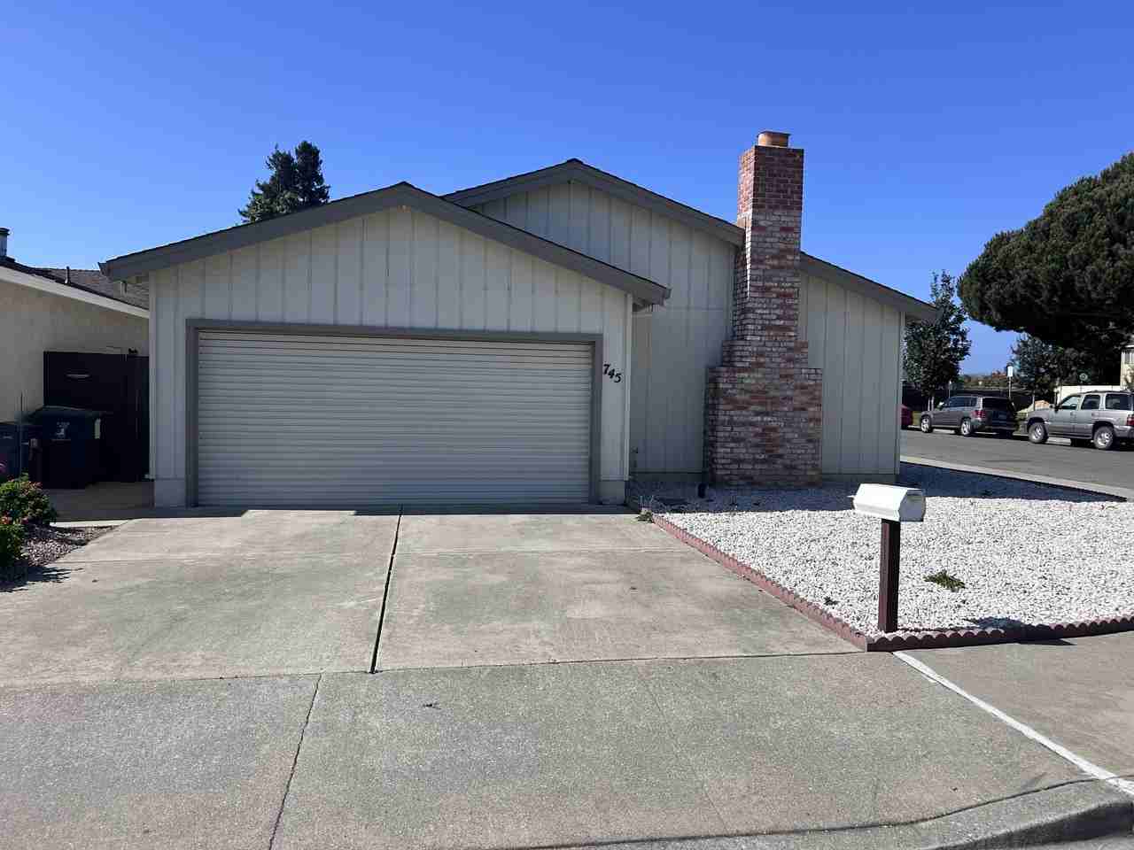 745 Cedar Dr - Photo 2 of 15