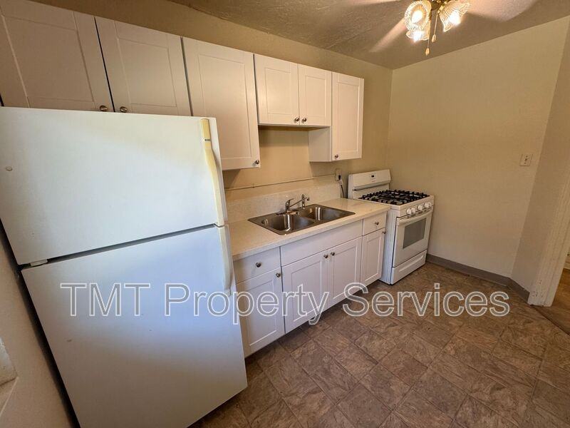 2530 S St #9 - Photo 5 of 15