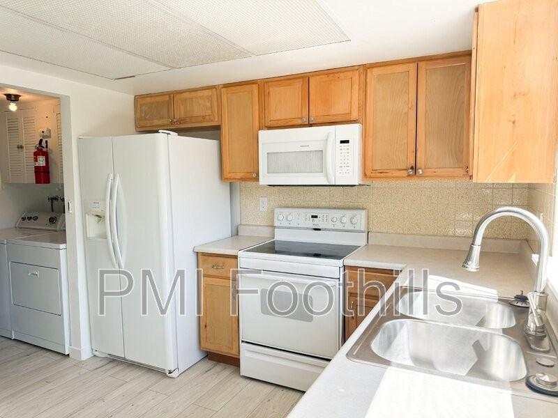 650 S Carr St - Photo 3 of 26