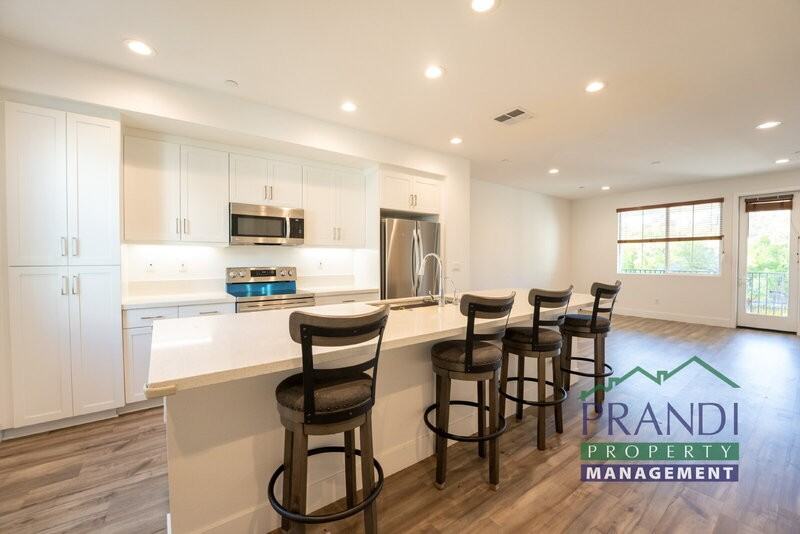 906 Rockview Rd - Photo 6 of 22
