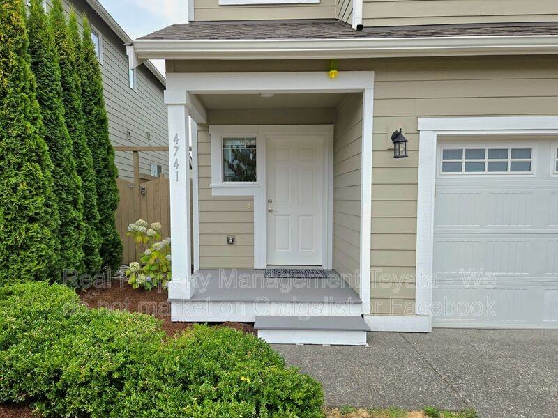 4741 Parker St - Photo 2 of 29