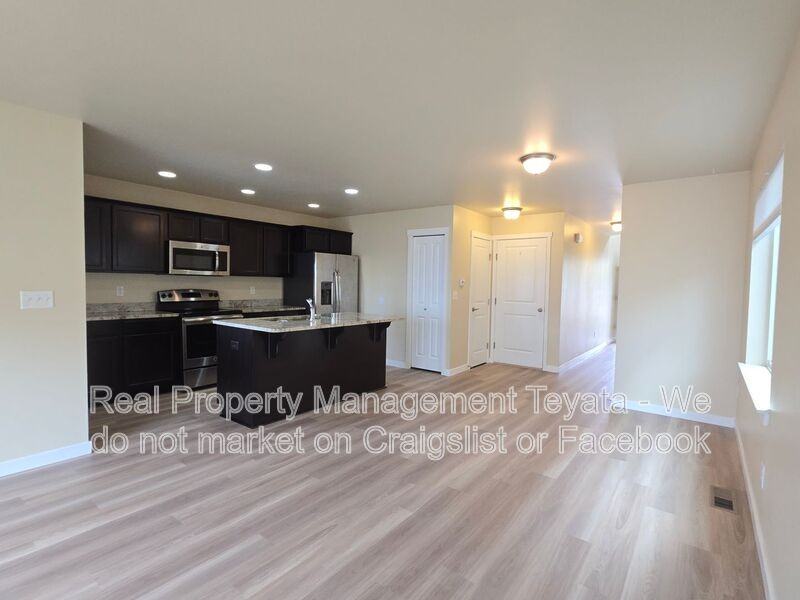 4741 Parker St - Photo 6 of 29