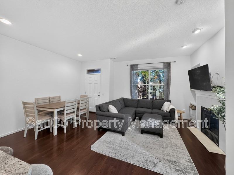 2200 Ne Redelfs Way - Photo 4 of 17