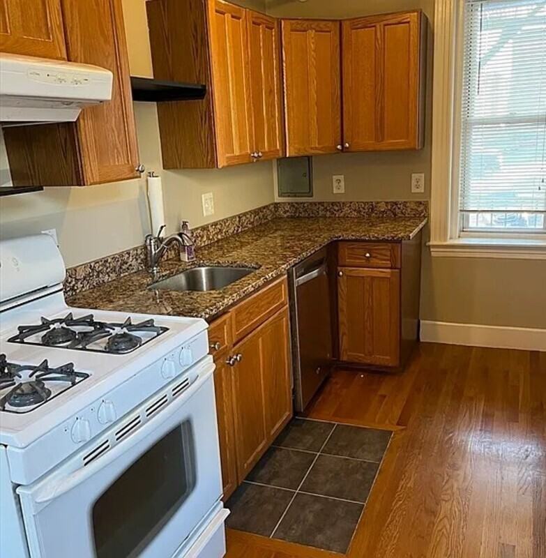 1607 Commonwealth Ave #14 - Photo 3 of 11