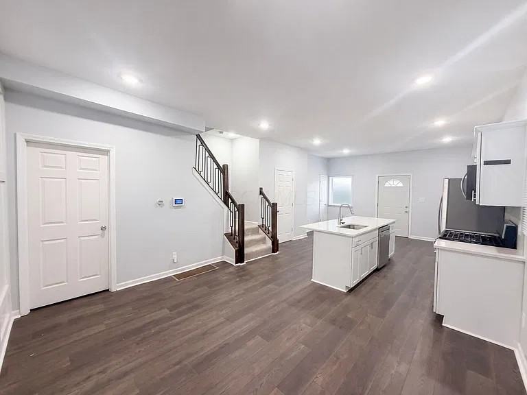 513 South Champion Avenue - Photo 5 of 10