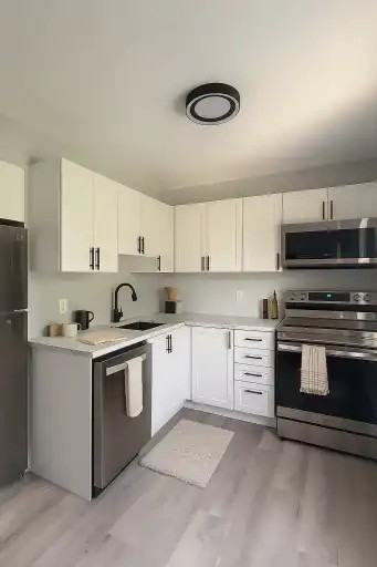 569 Sherbrooke St - Photo 2 of 14