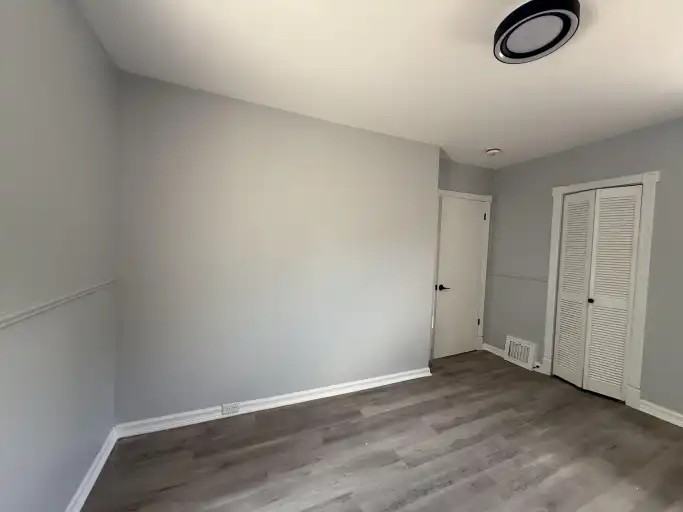 569 Sherbrooke St - Photo 6 of 14