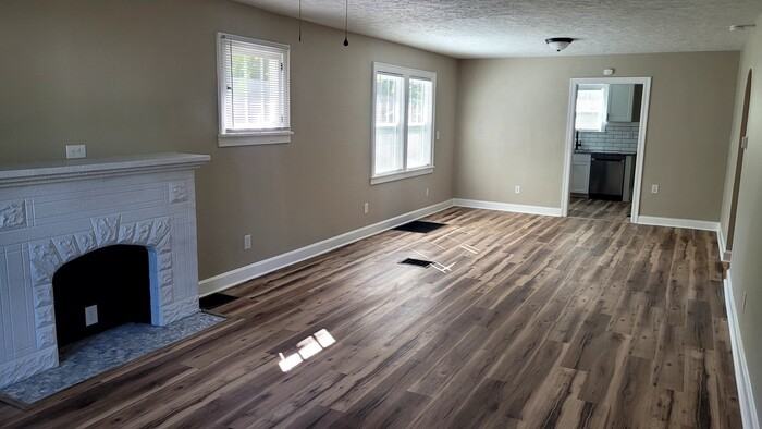 2845 Lawndale Ave - Photo 3 of 15