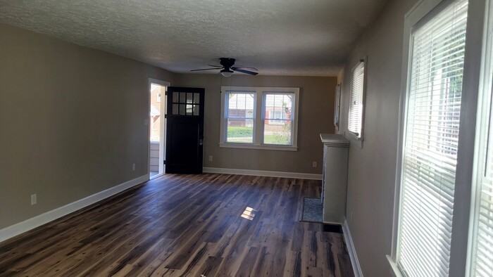 2845 Lawndale Ave - Photo 4 of 15
