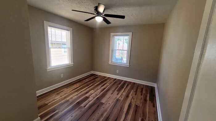 2845 Lawndale Ave - Photo 7 of 15