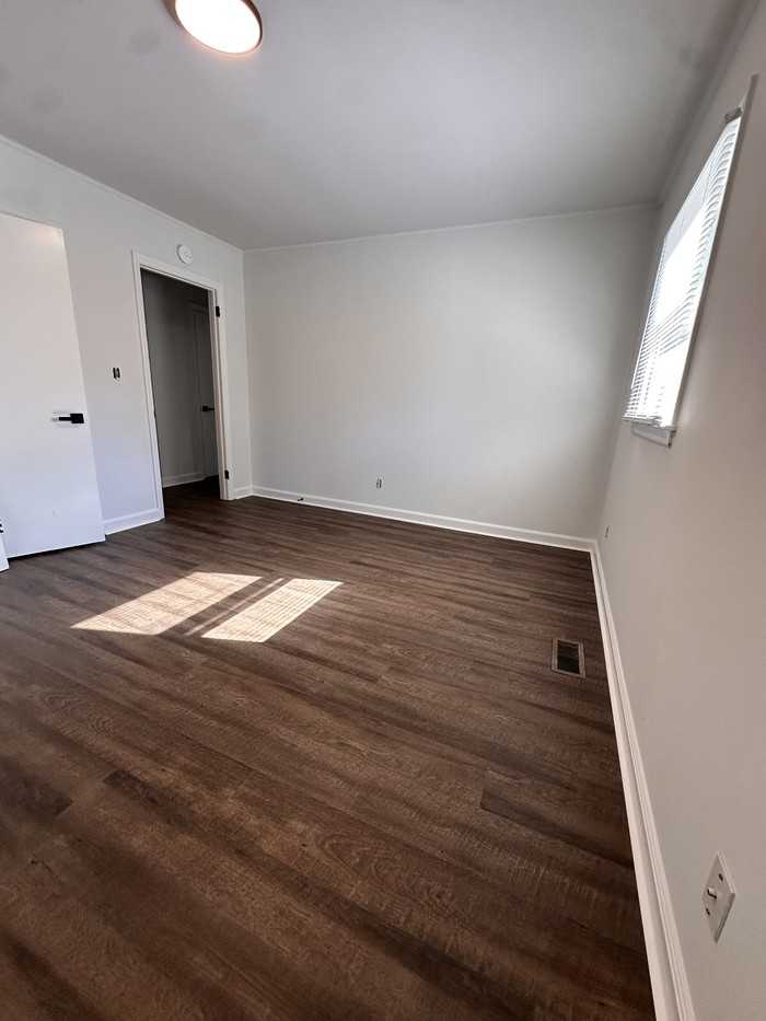 625 E John St - Photo 2 of 13