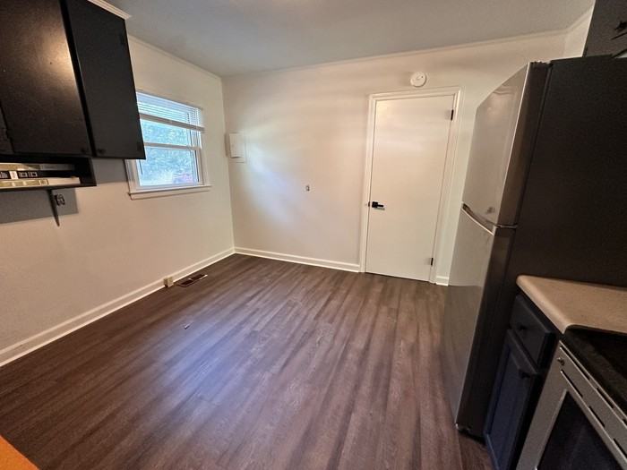 625 E John St - Photo 4 of 13