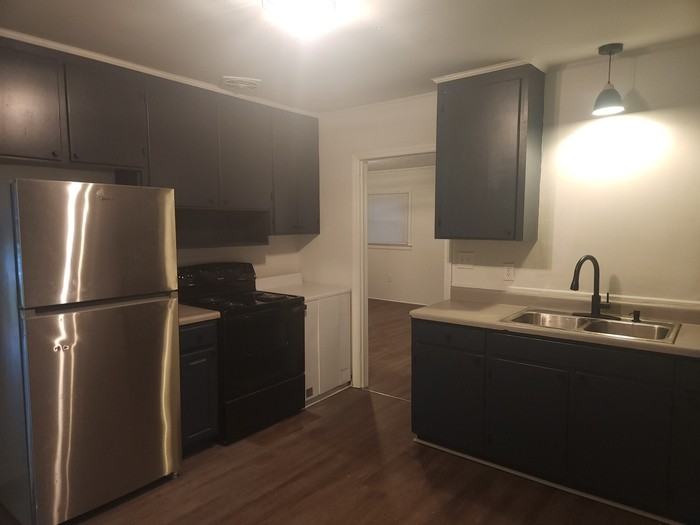 625 E John St - Photo 5 of 13