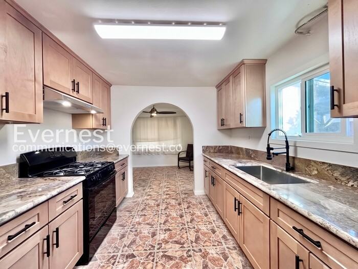 7821 Troost Ave - Photo 7 of 22