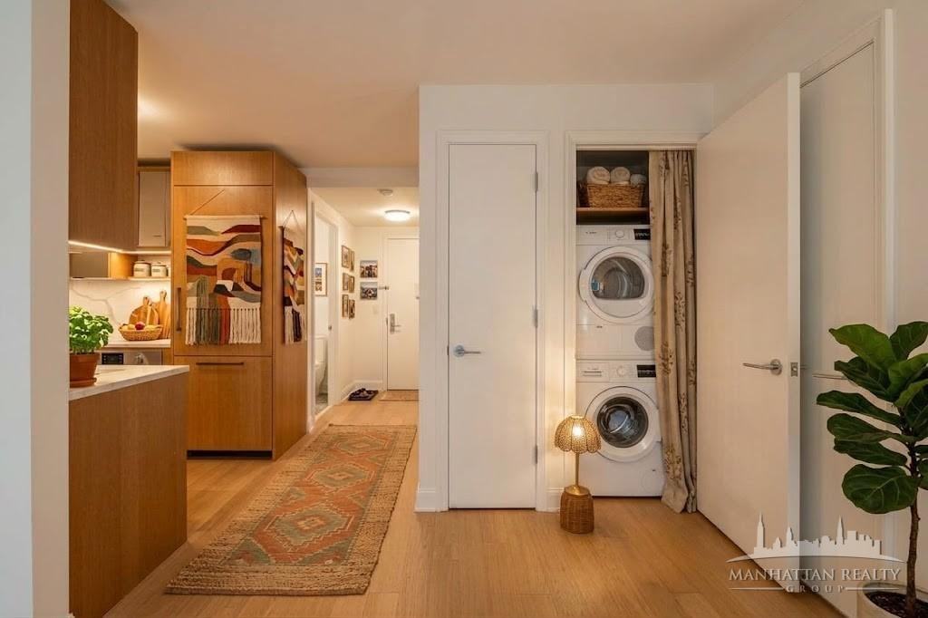E 54th St #18 - Photo 2 of 4