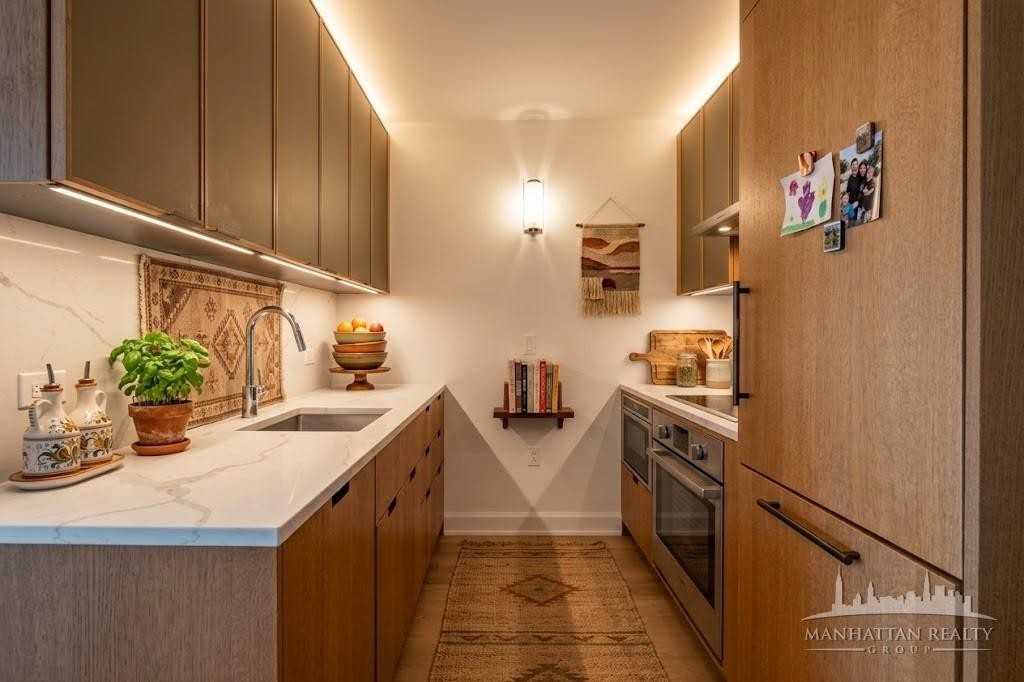 E 54th St #18 - Photo 3 of 4